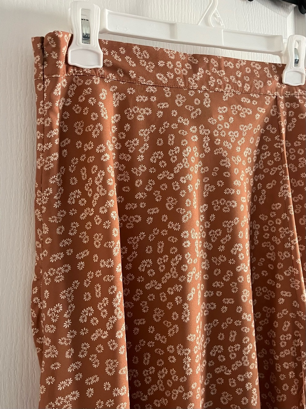 SHIEN Rust Floral Midi Skirt Size L Slit A-Line Flowy - Picture 4 of 9